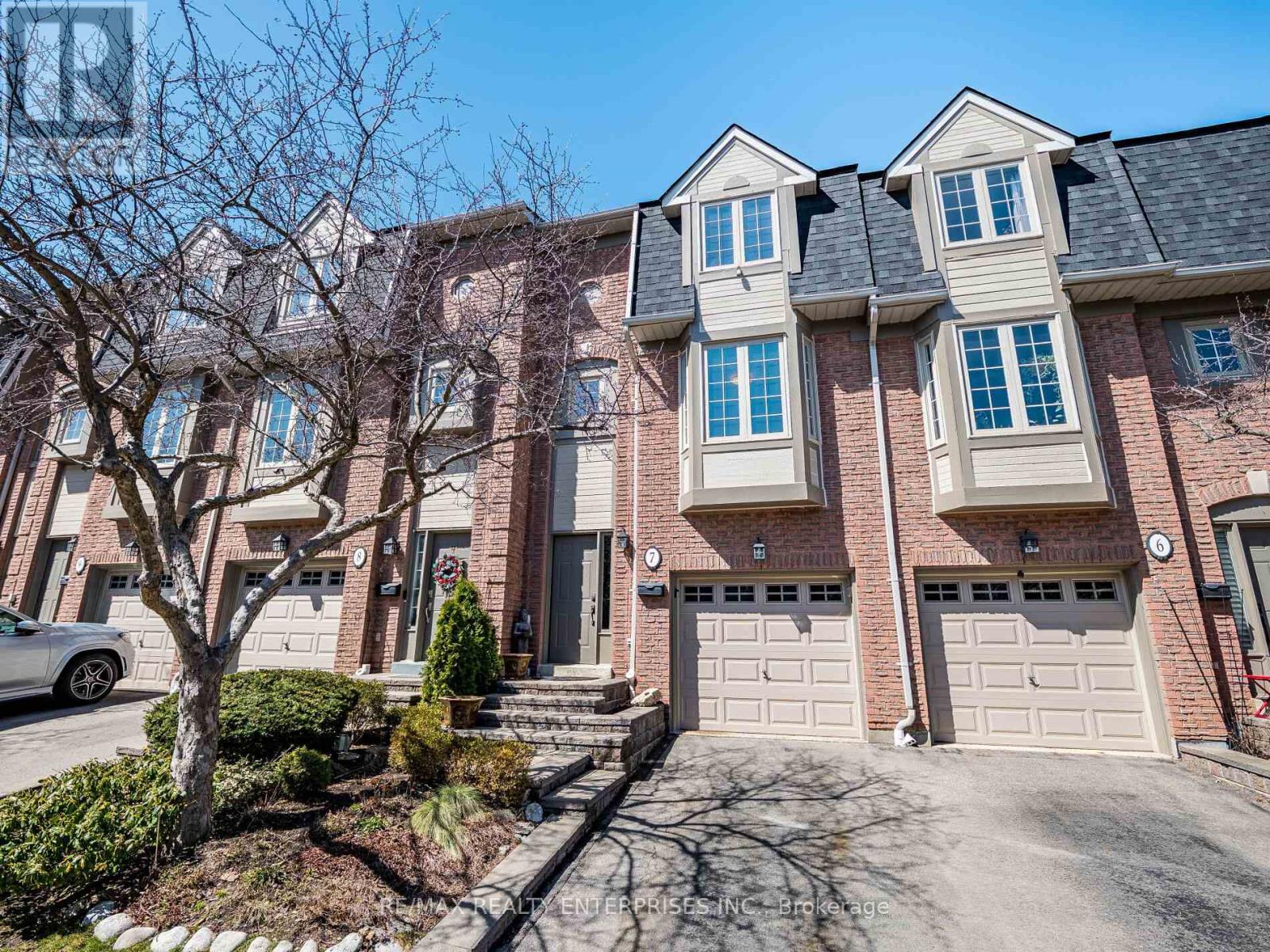 Photo 3 of 7 3140 Fifth Line W, Mississauga ON