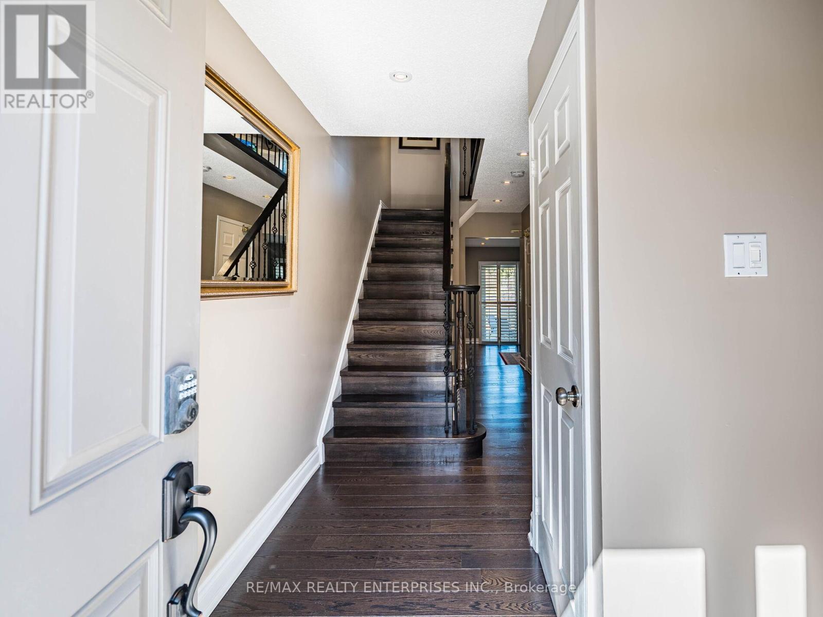 Photo 4 of 7 3140 Fifth Line W, Mississauga ON