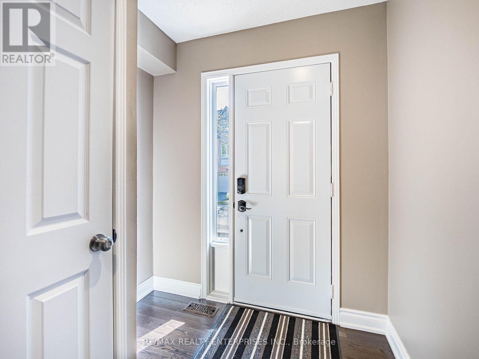 Photo 5 of 7 3140 Fifth Line W, Mississauga ON