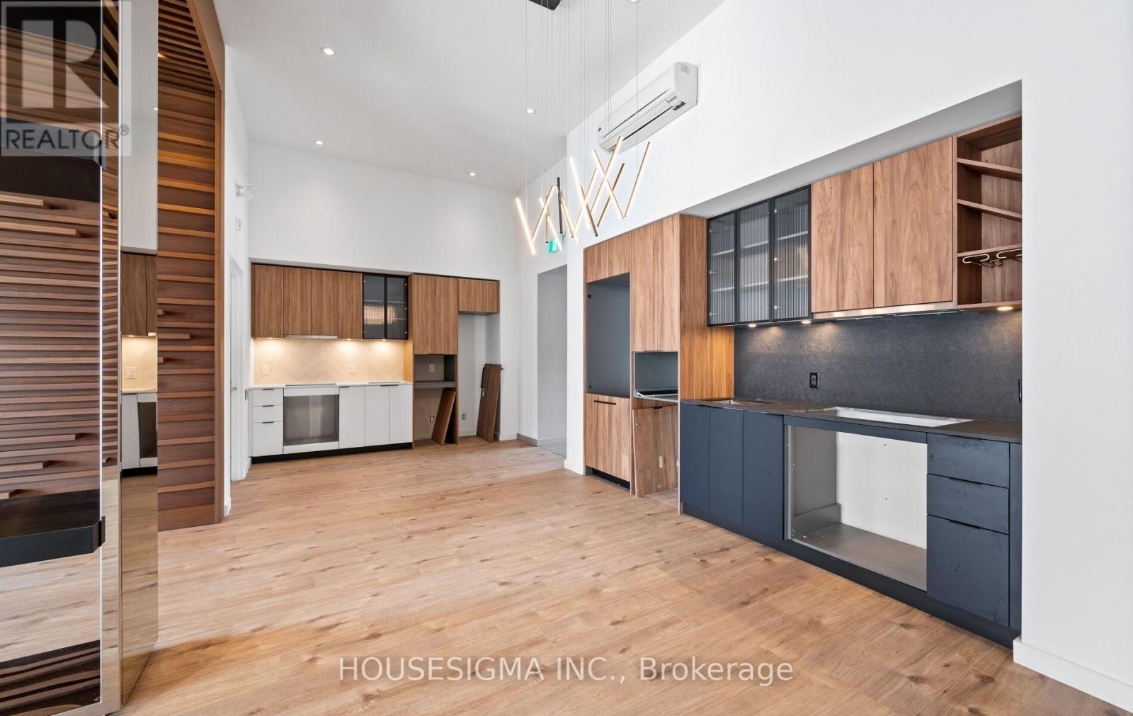 Photo 12 of 728 The Queensway, Toronto ON