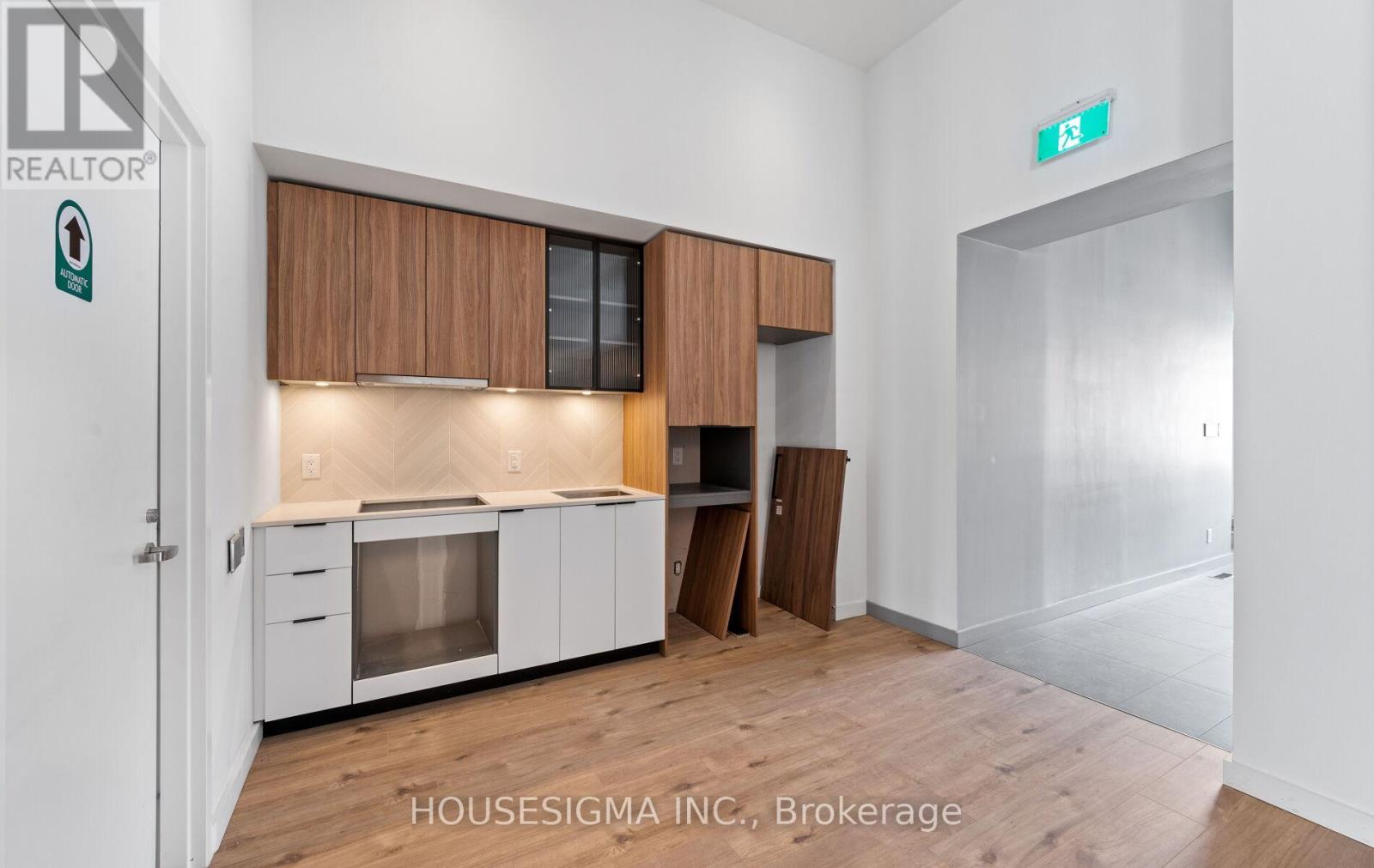 Photo 14 of 728 The Queensway, Toronto ON