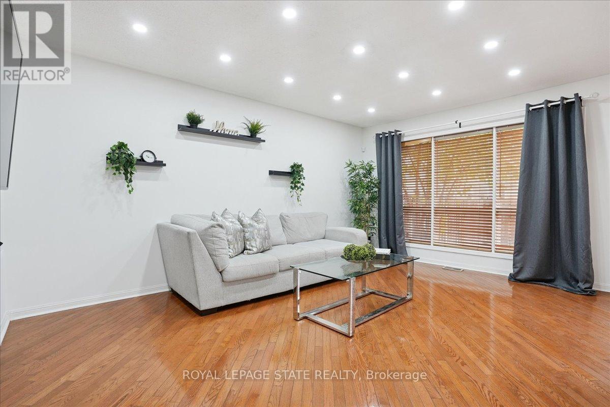 Photo 17 of 815 Stark Circle, Milton ON