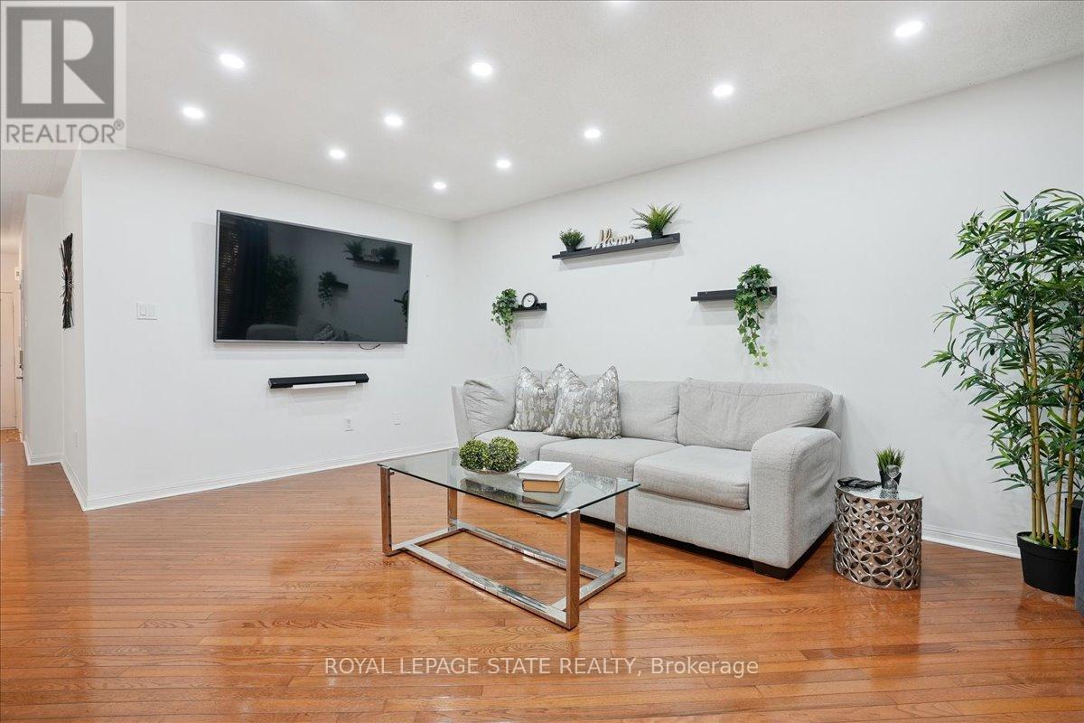 Photo 18 of 815 Stark Circle, Milton ON