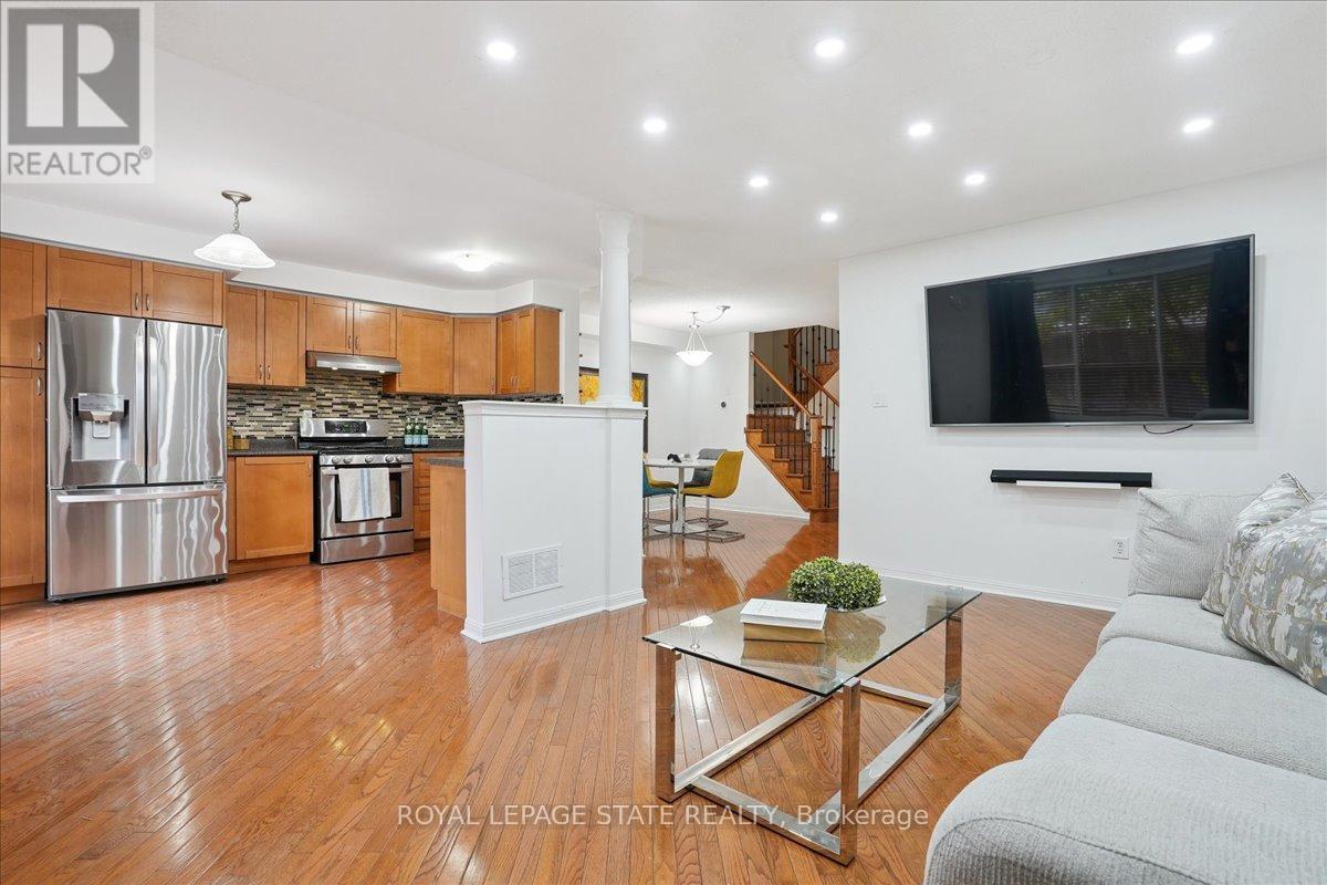 Photo 2 of 815 Stark Circle, Milton ON