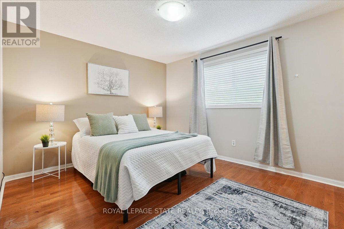 Photo 3 of 815 Stark Circle, Milton ON