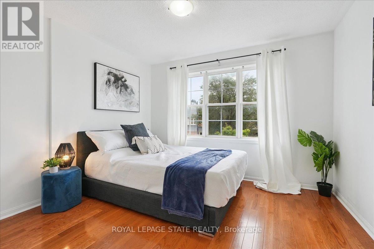 Photo 4 of 815 Stark Circle, Milton ON