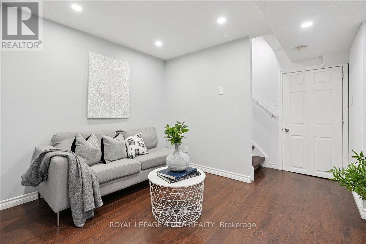 Photo 5 of 815 Stark Circle, Milton ON