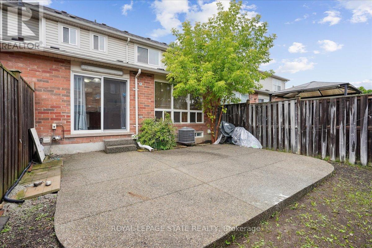 Photo 7 of 815 Stark Circle, Milton ON