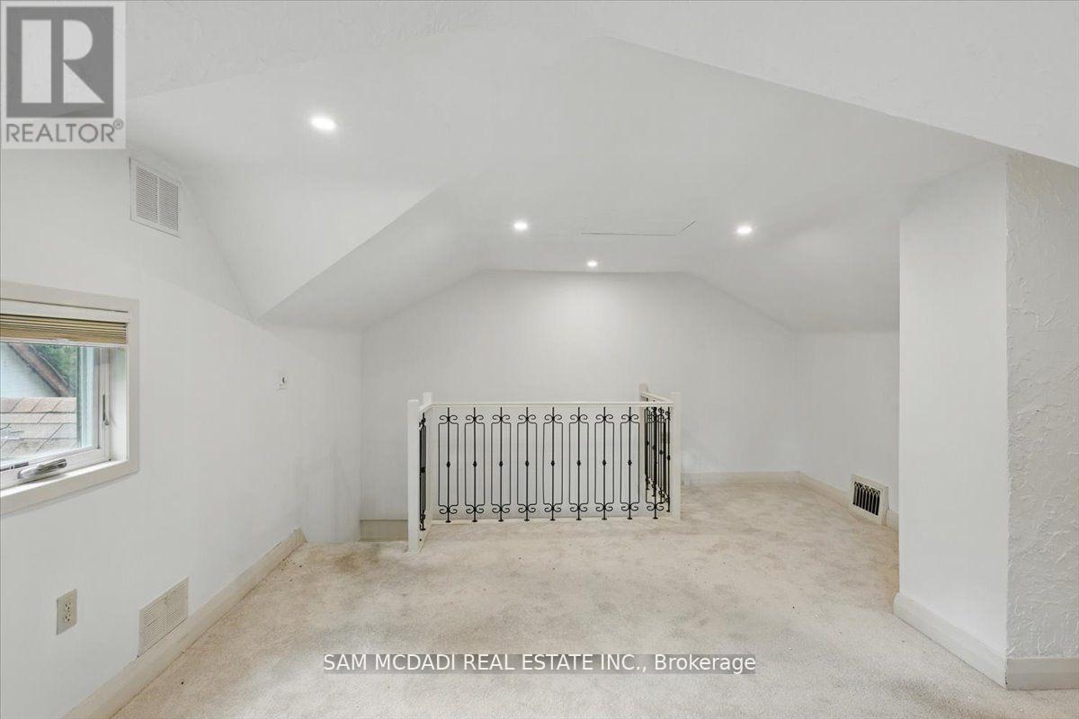 Photo 17 of 62 Maple Avenue S, Mississauga ON