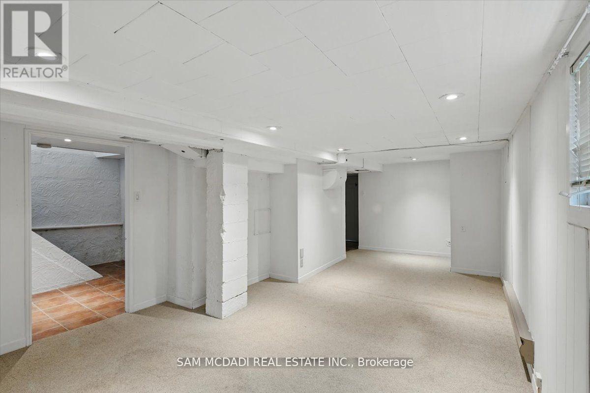 Photo 24 of 62 Maple Avenue S, Mississauga ON