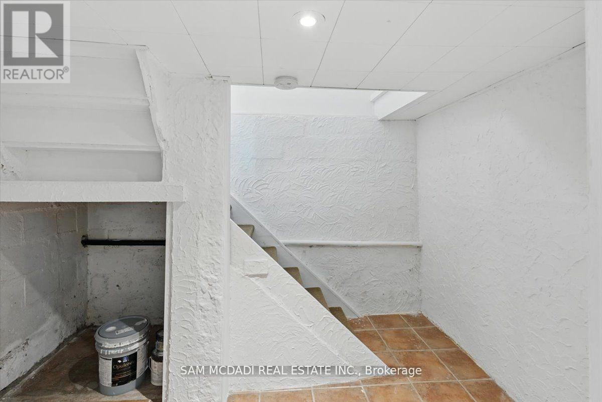 Photo 25 of 62 Maple Avenue S, Mississauga ON