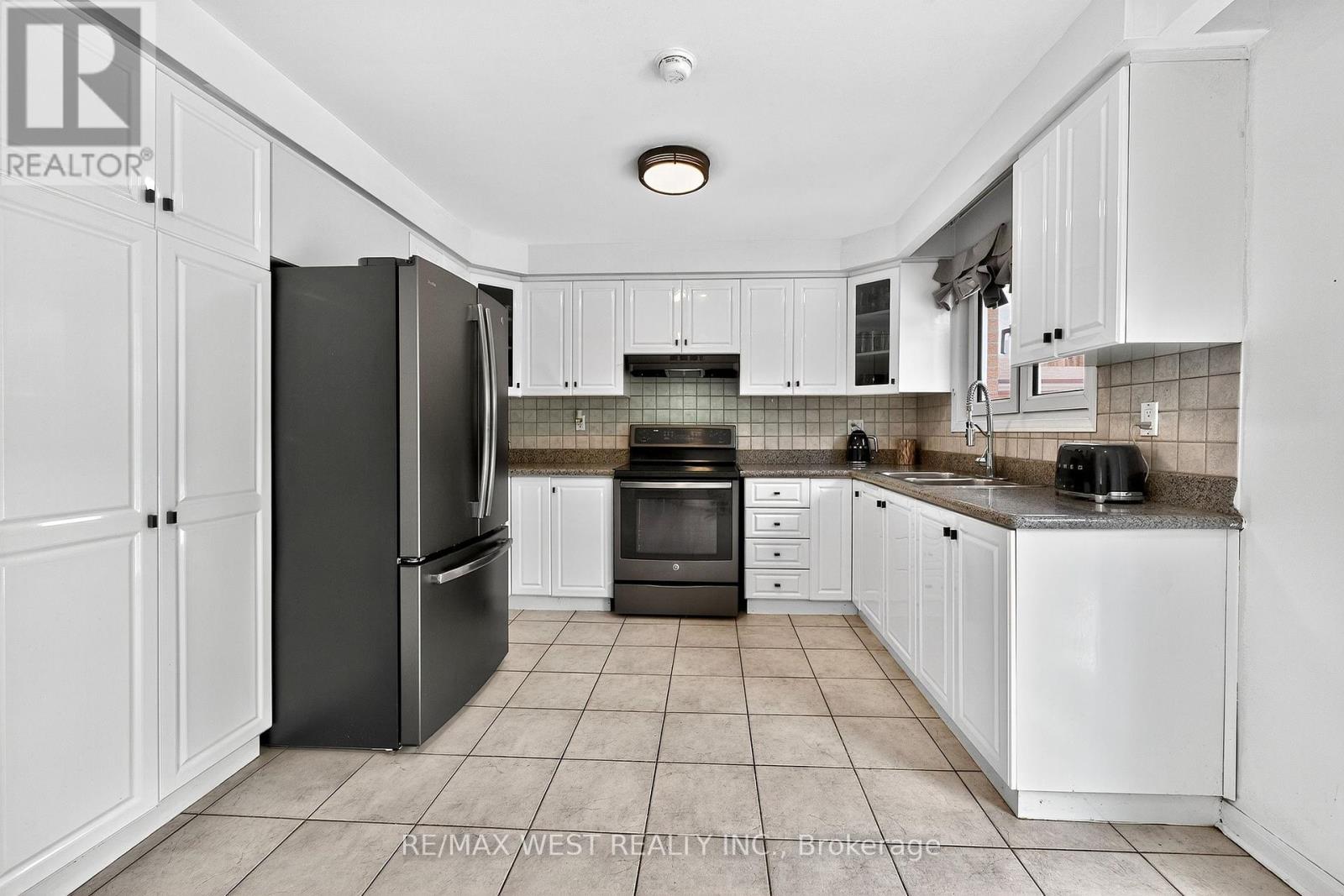 Photo 10 of 54 Barker Avenue, Toronto ON