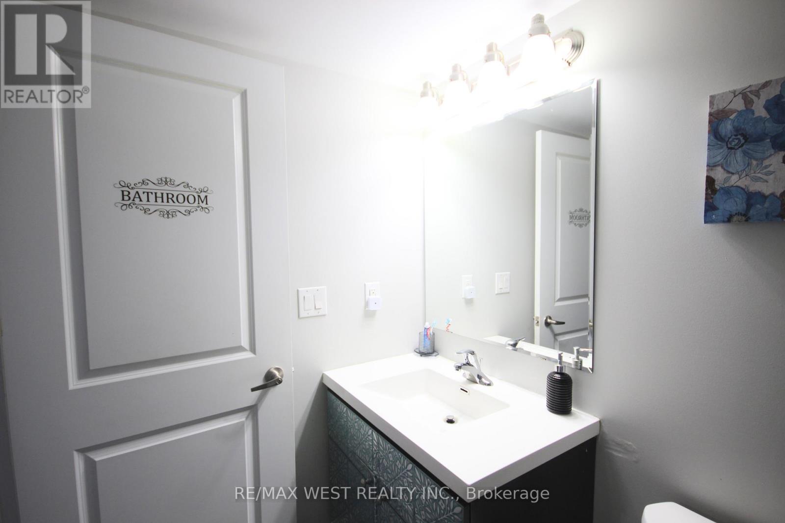 Photo 19 of 60 Baycliffe Crescent, Brampton ON