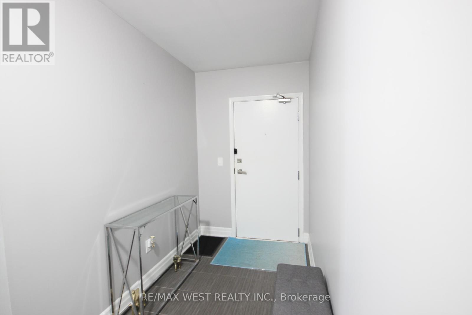 Photo 2 of 60 Baycliffe Crescent, Brampton ON
