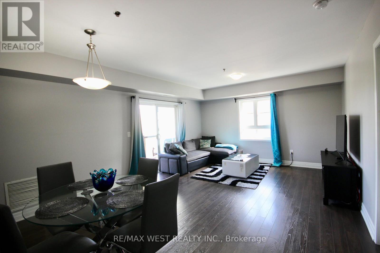 Photo 3 of 60 Baycliffe Crescent, Brampton ON