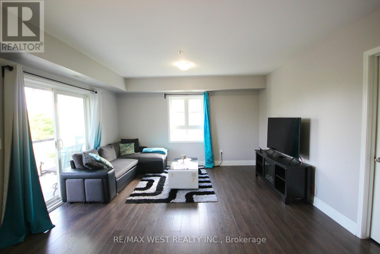 Photo 4 of 60 Baycliffe Crescent, Brampton ON