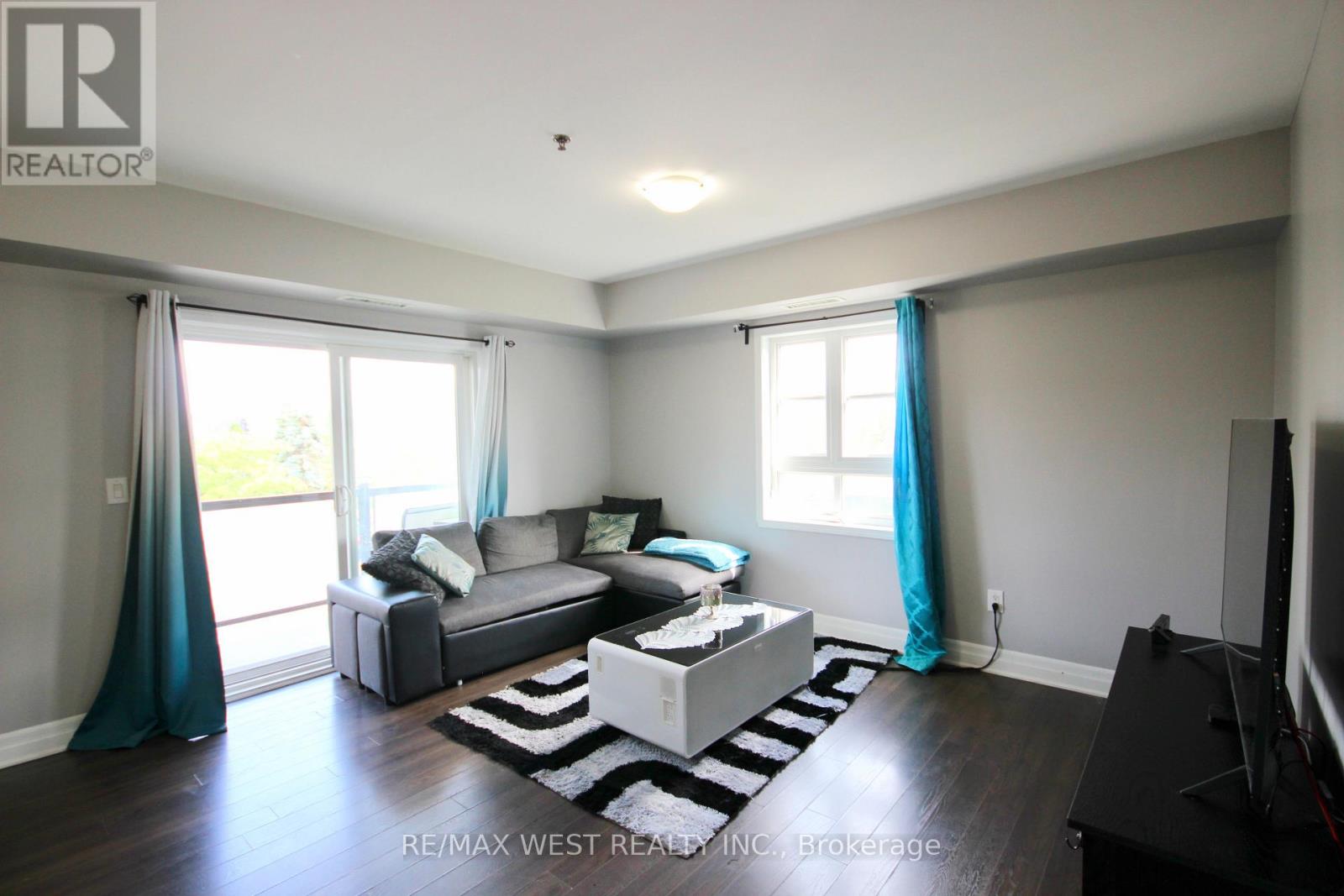 Photo 5 of 60 Baycliffe Crescent, Brampton ON