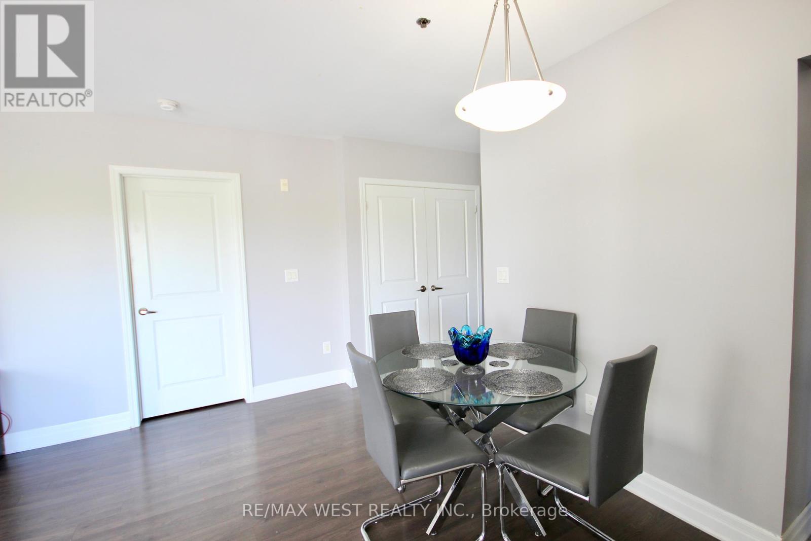 Photo 7 of 60 Baycliffe Crescent, Brampton ON