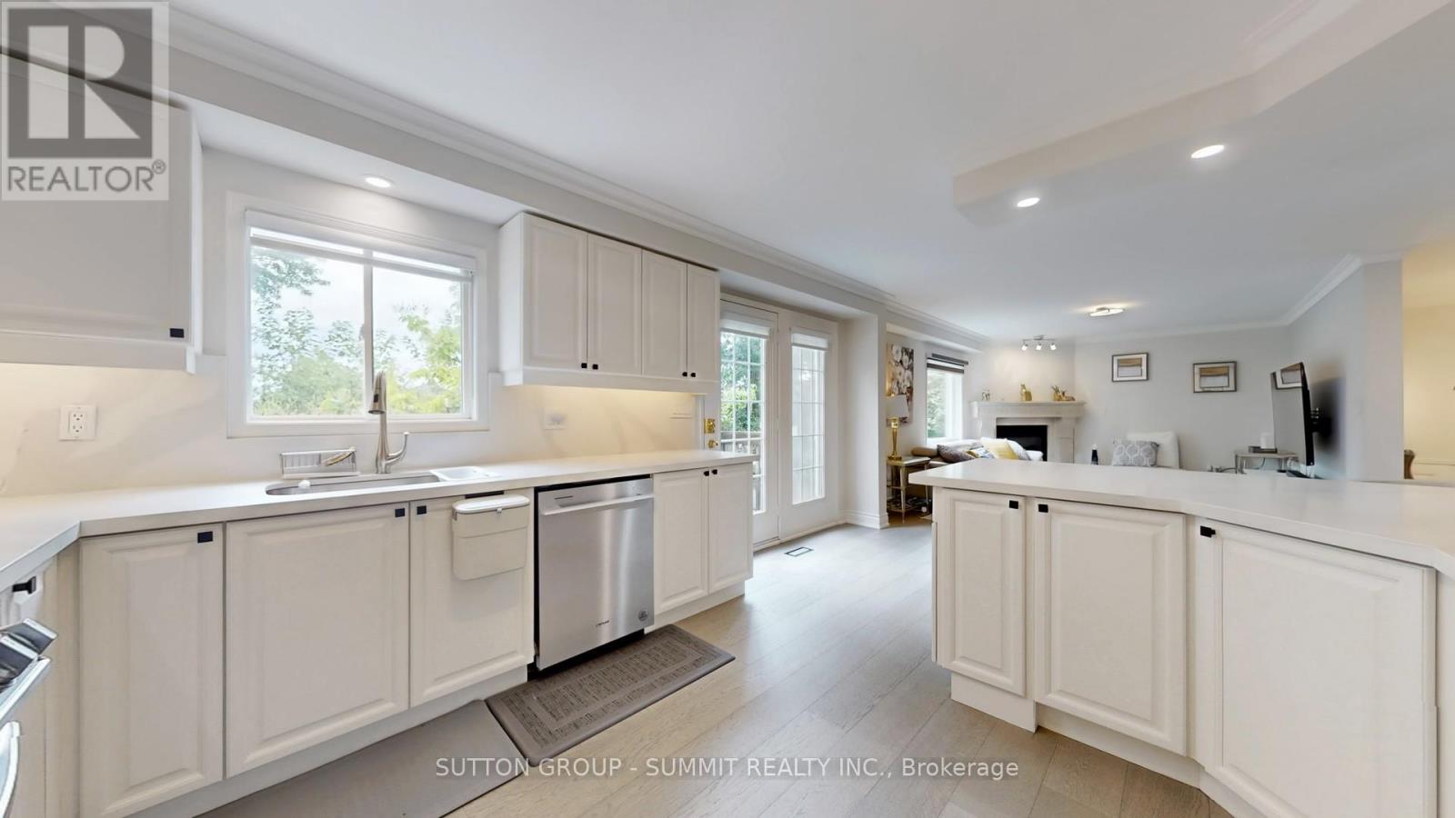 Photo 14 of 12 5535 Glen Erin Drive, Mississauga ON