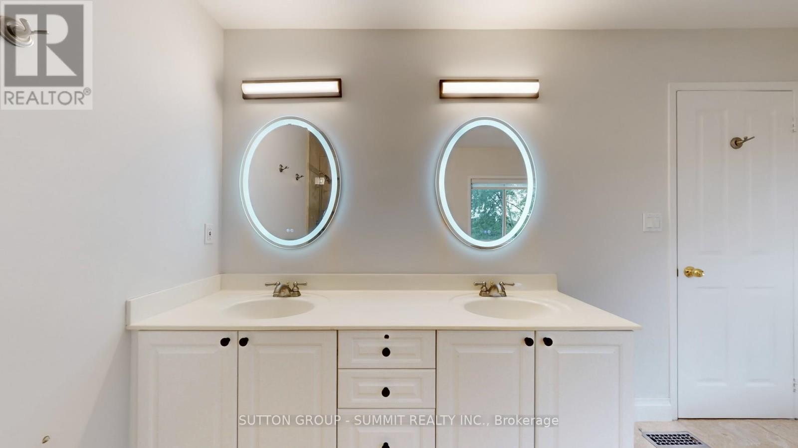 Photo 28 of 12 5535 Glen Erin Drive, Mississauga ON