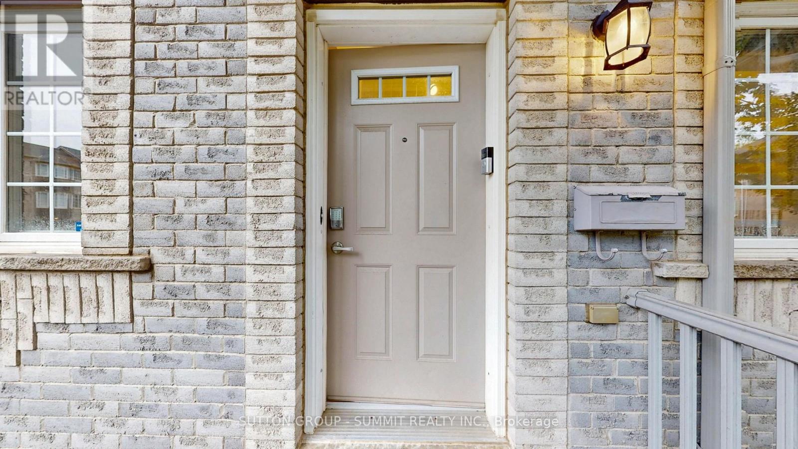 Photo 5 of 12 5535 Glen Erin Drive, Mississauga ON
