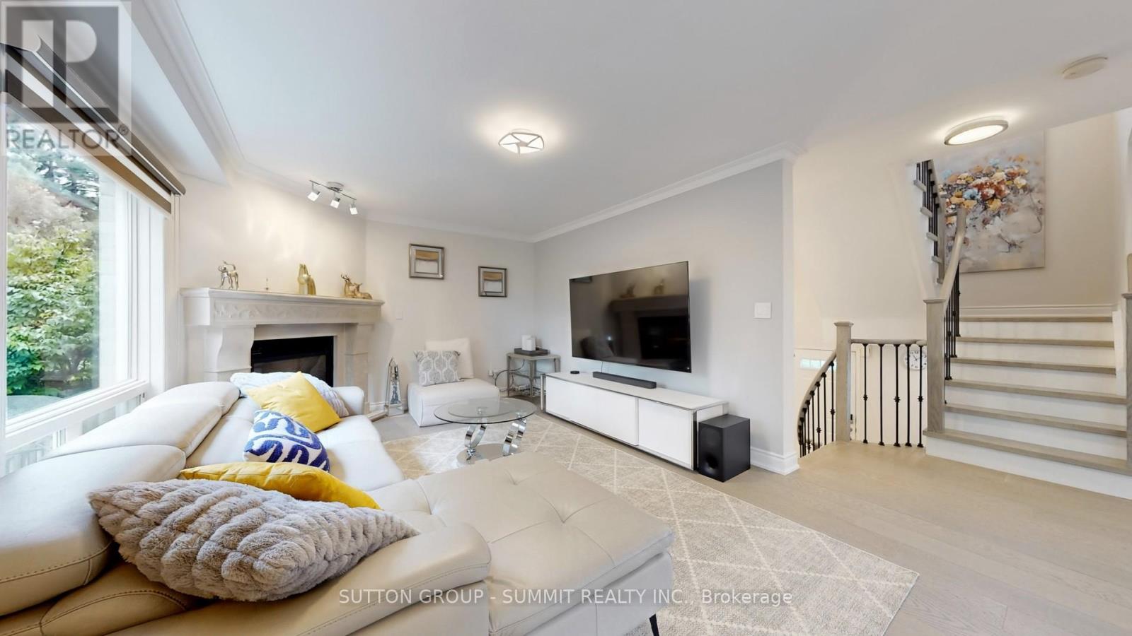 Photo 7 of 12 5535 Glen Erin Drive, Mississauga ON