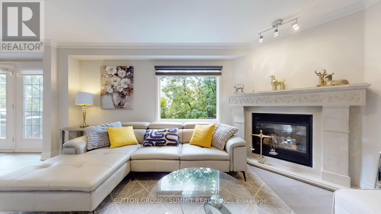 Photo 8 of 12 5535 Glen Erin Drive, Mississauga ON