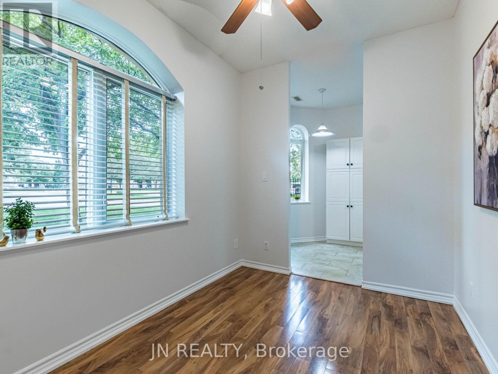 Photo 16 of 109 10 Dayspring Circle, Brampton ON