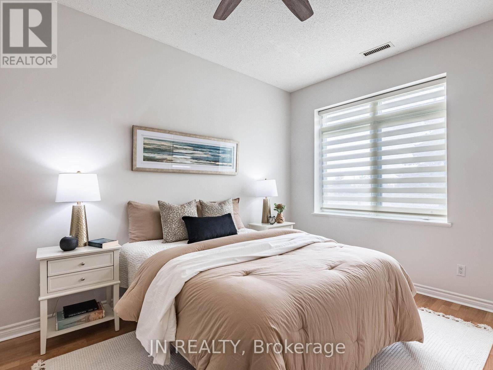 Photo 21 of 109 10 Dayspring Circle, Brampton ON
