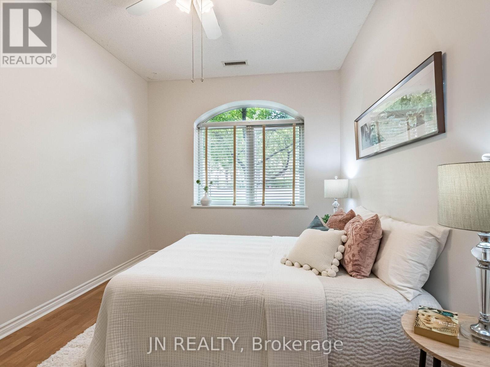 Photo 32 of 109 10 Dayspring Circle, Brampton ON