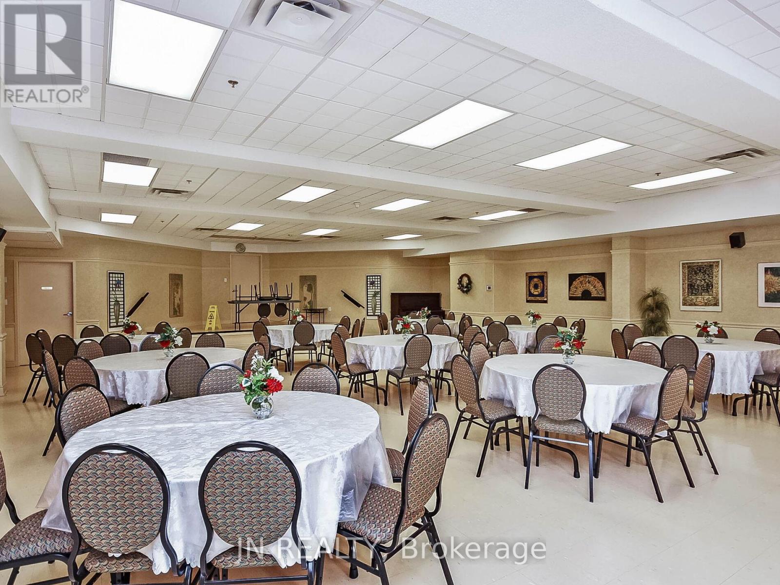 Photo 40 of 109 10 Dayspring Circle, Brampton ON