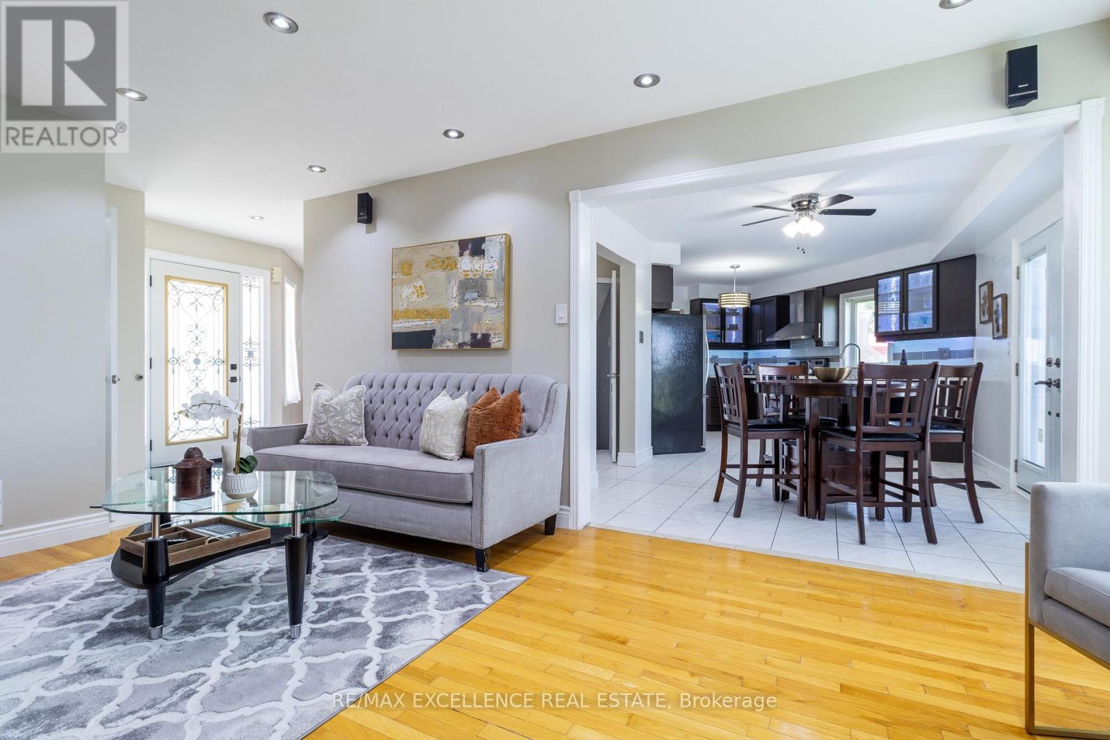 Photo 11 of 40 Monaco Court, Brampton ON