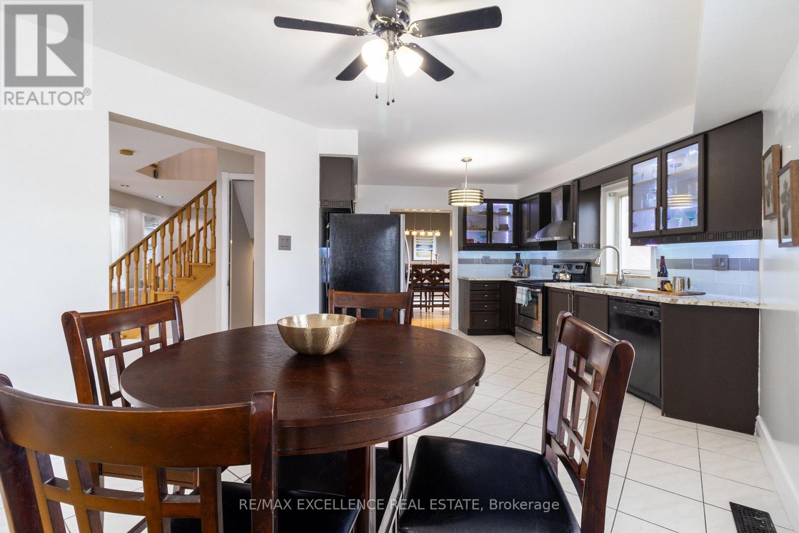 Photo 12 of 40 Monaco Court, Brampton ON