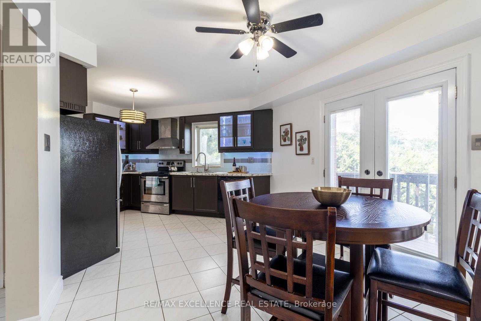 Photo 13 of 40 Monaco Court, Brampton ON