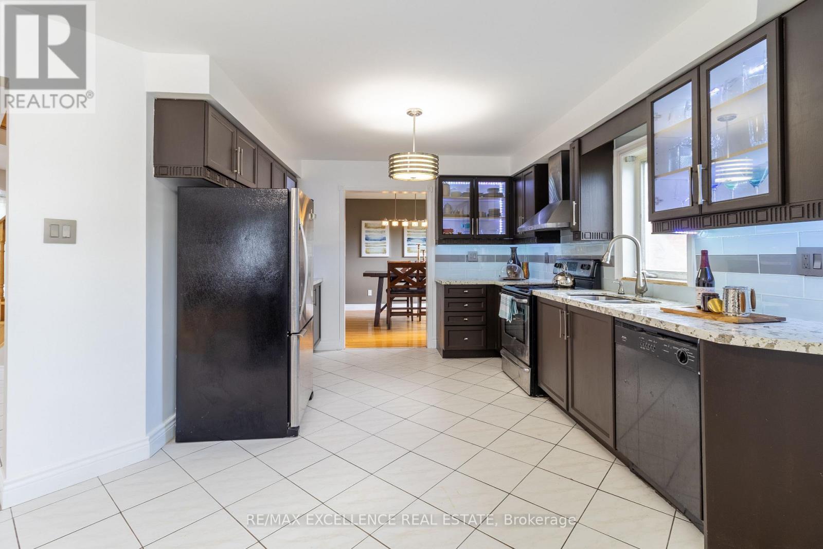 Photo 15 of 40 Monaco Court, Brampton ON