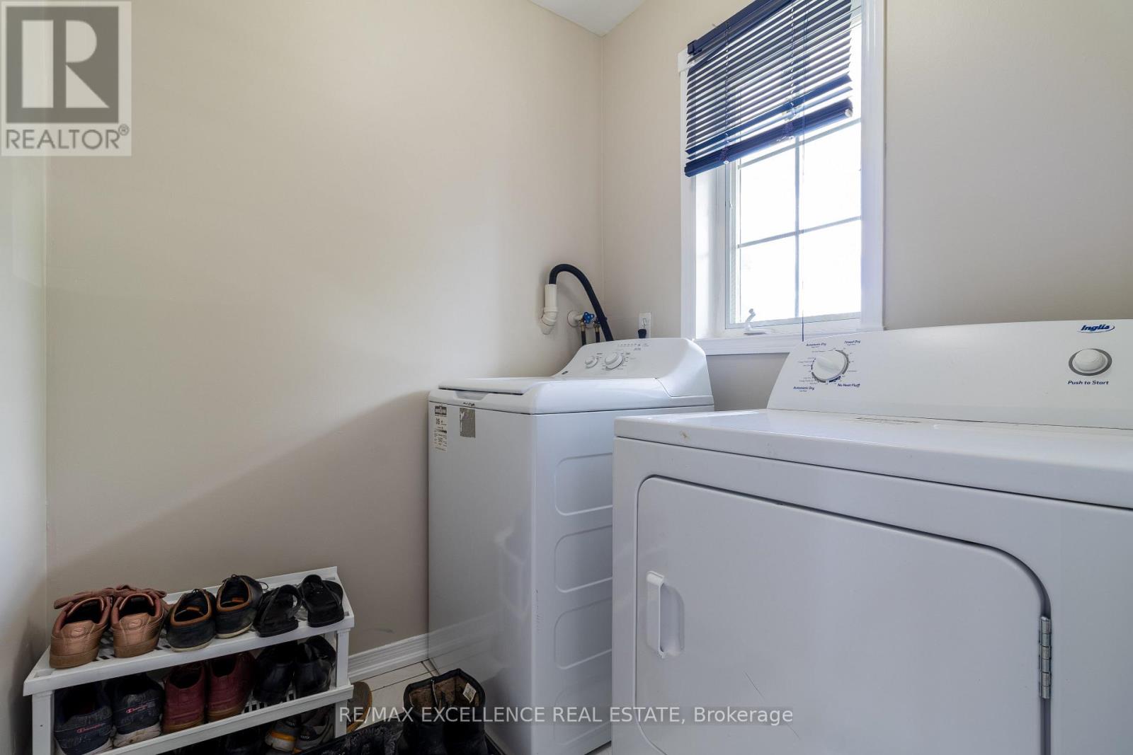 Photo 19 of 40 Monaco Court, Brampton ON