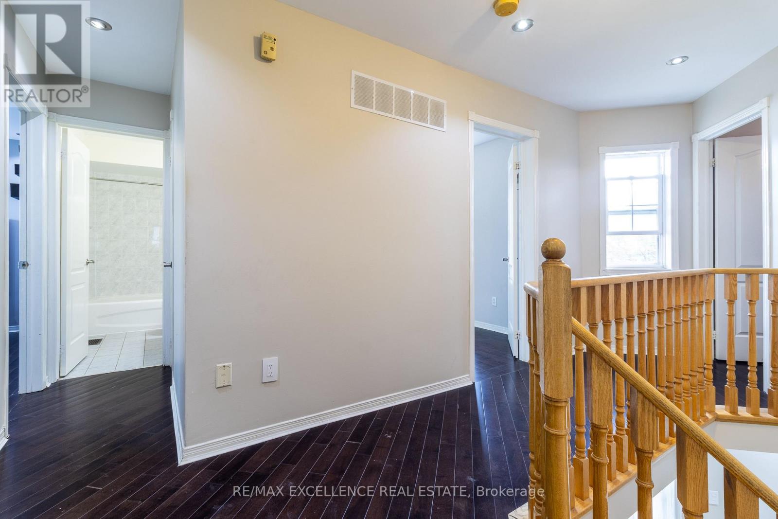Photo 26 of 40 Monaco Court, Brampton ON