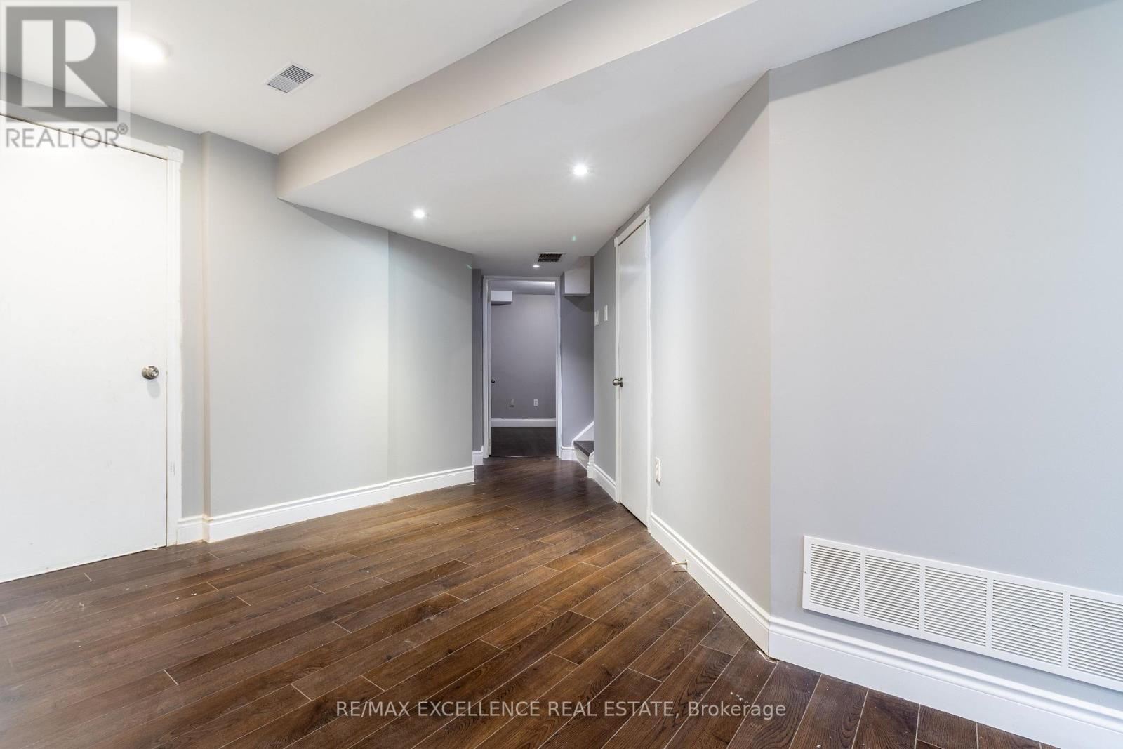 Photo 30 of 40 Monaco Court, Brampton ON