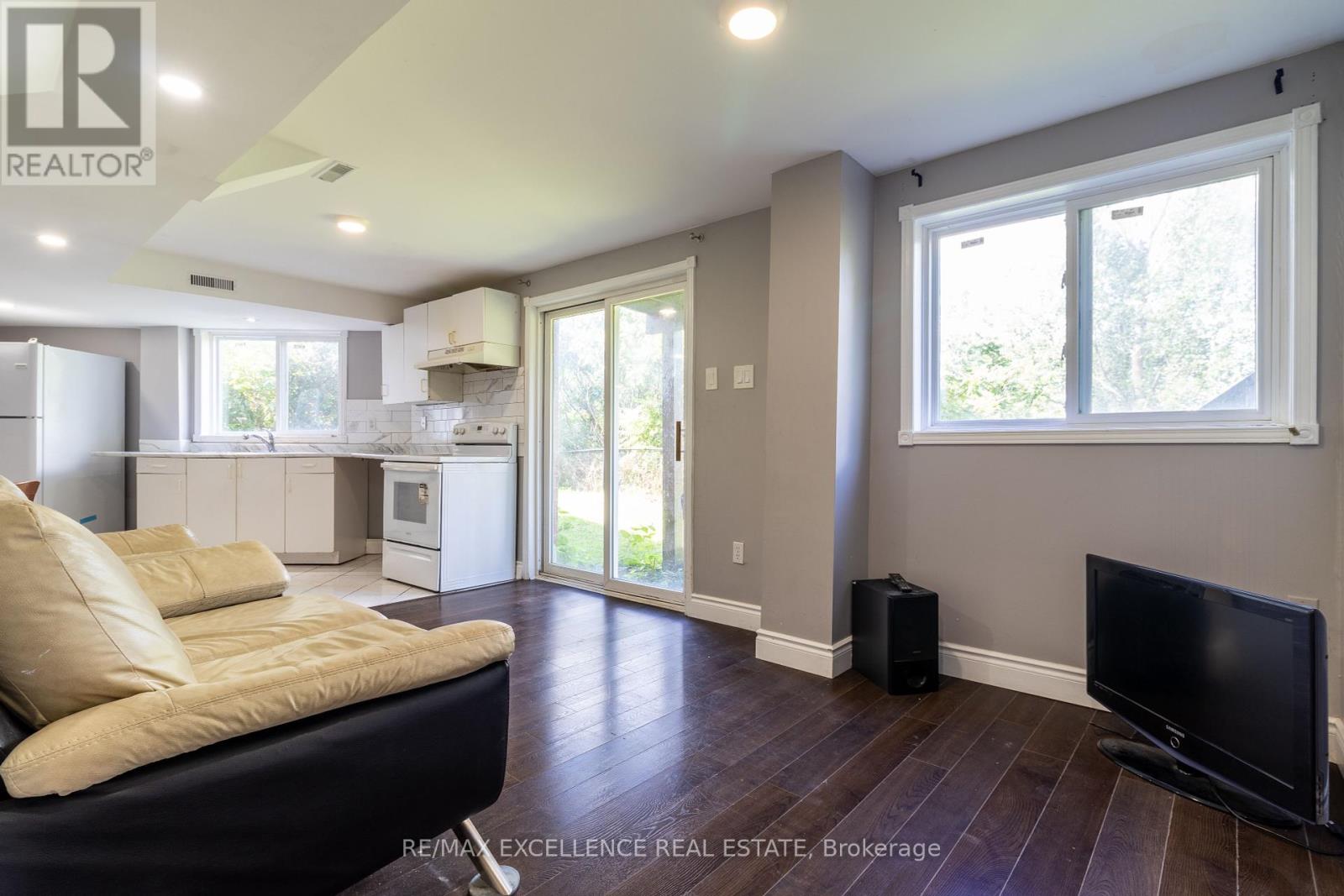Photo 34 of 40 Monaco Court, Brampton ON