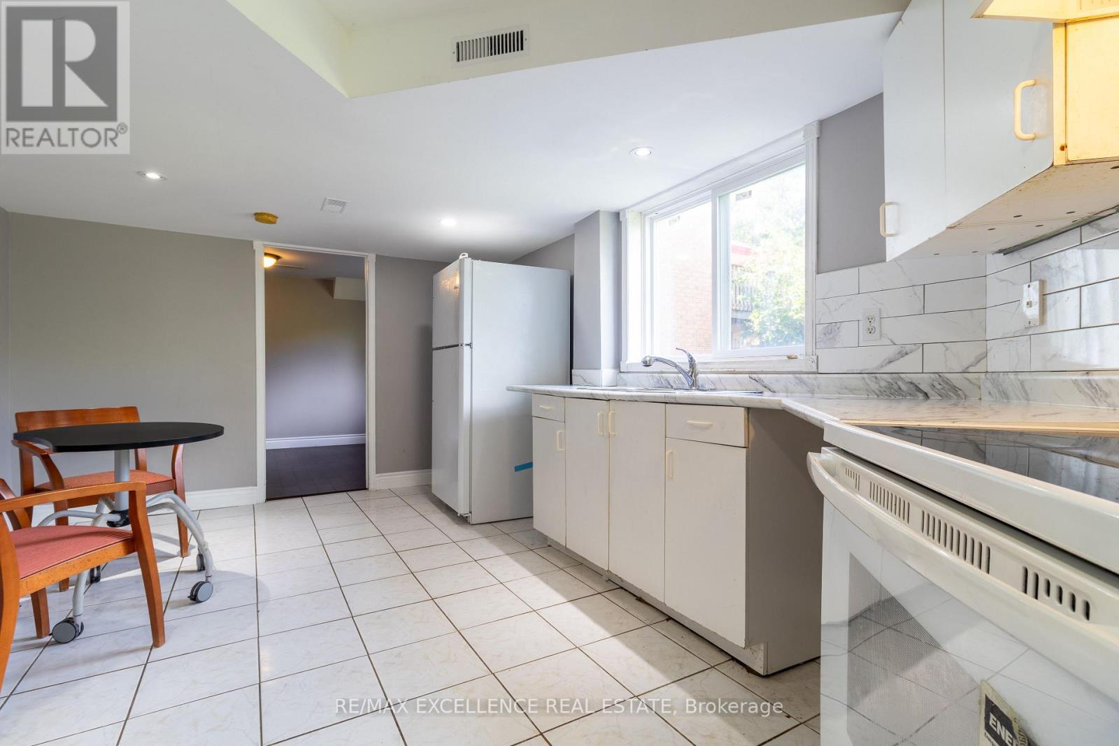 Photo 35 of 40 Monaco Court, Brampton ON