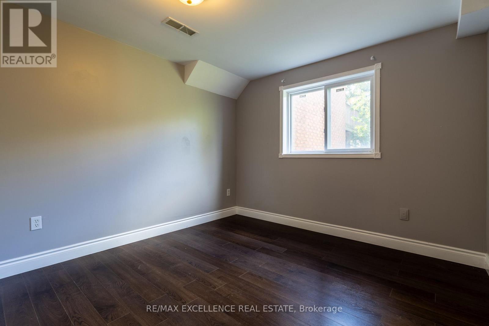 Photo 37 of 40 Monaco Court, Brampton ON