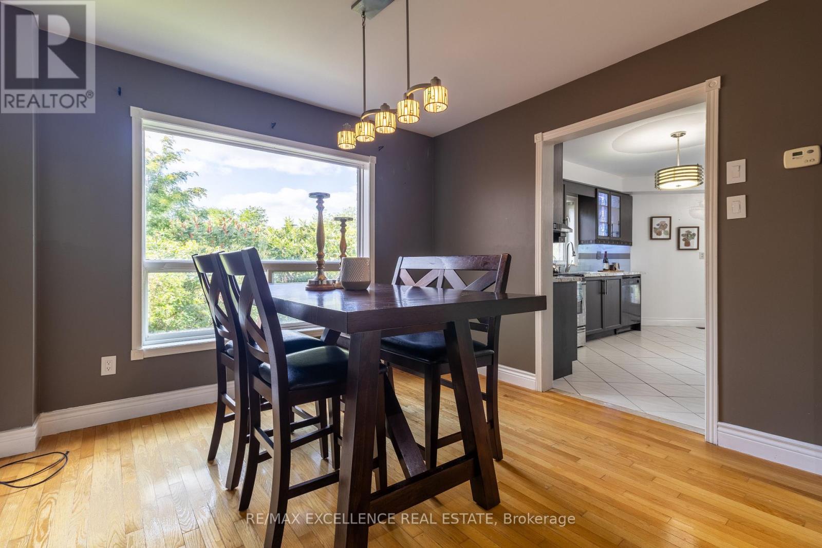 Photo 7 of 40 Monaco Court, Brampton ON