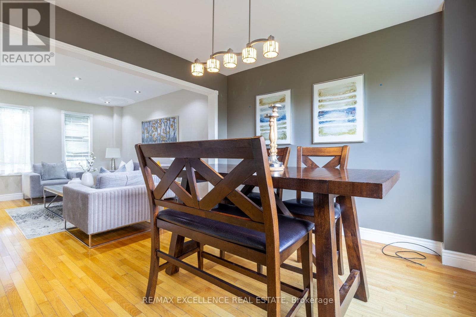 Photo 8 of 40 Monaco Court, Brampton ON
