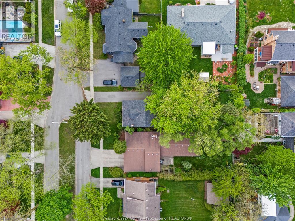 Photo 10 of 216 Thompson Boulevard, Windsor ON