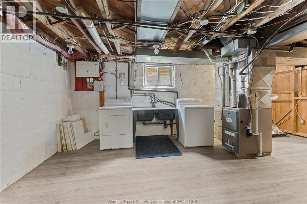 Photo 11 of 216 Thompson Boulevard, Windsor ON