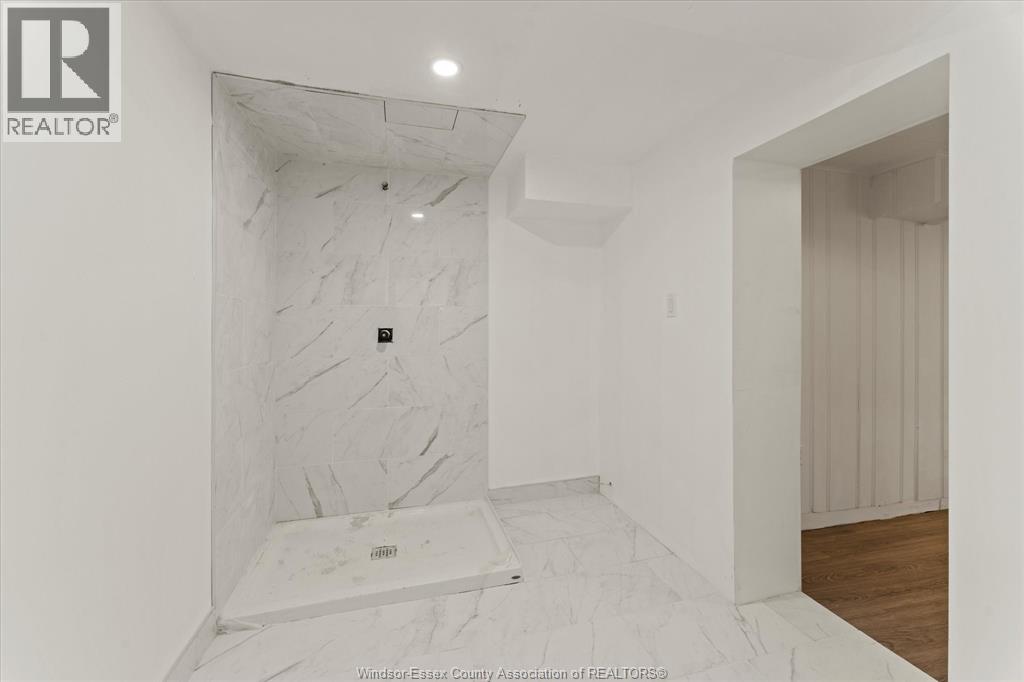 Photo 14 of 216 Thompson Boulevard, Windsor ON