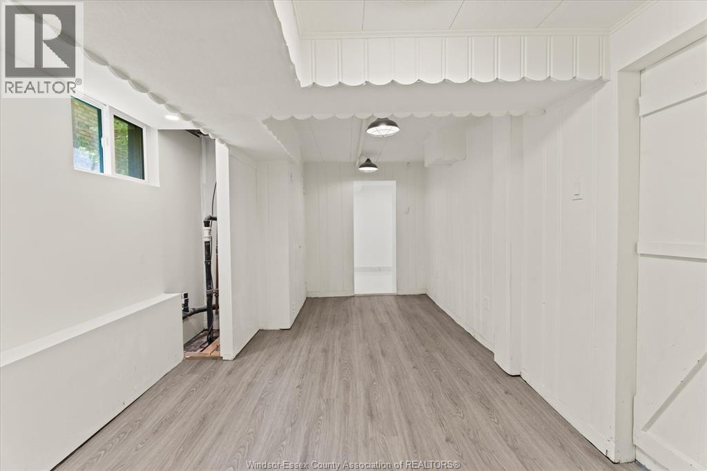 Photo 15 of 216 Thompson Boulevard, Windsor ON