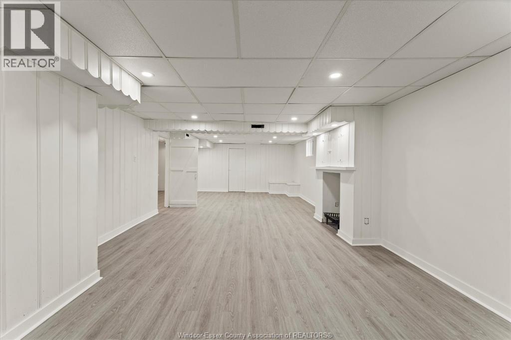 Photo 17 of 216 Thompson Boulevard, Windsor ON