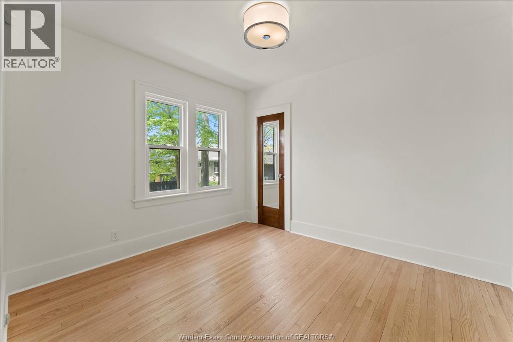 Photo 19 of 216 Thompson Boulevard, Windsor ON