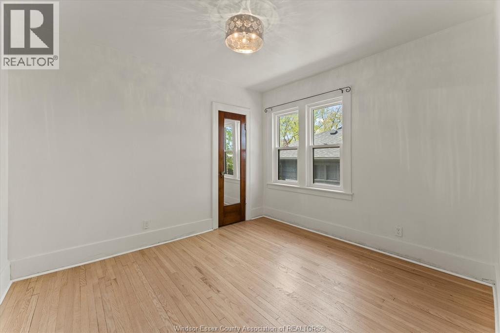Photo 20 of 216 Thompson Boulevard, Windsor ON